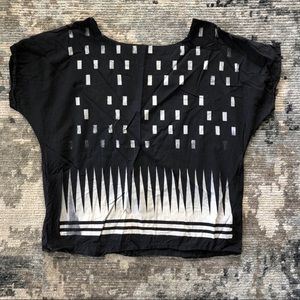 Uzi black and white geometric tunic